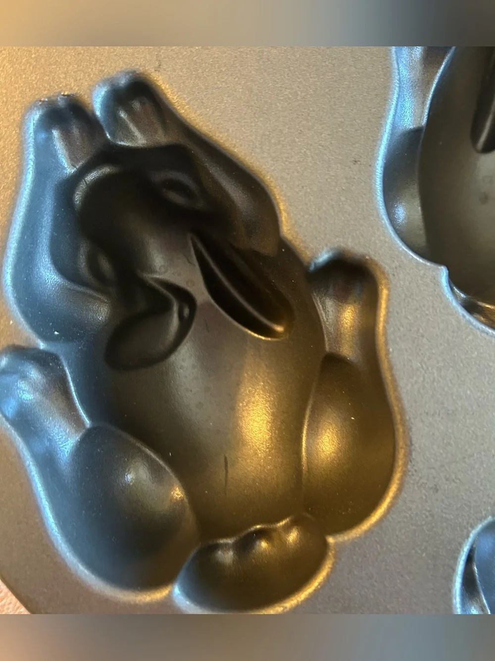 Nordic Ware Bunny Cakelet pan non stick cast aluminum bake pan hood 4.5 cups